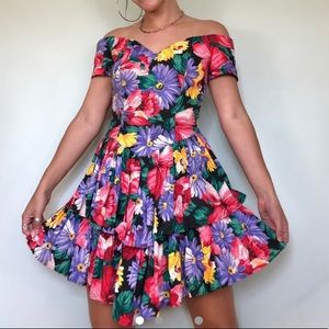 “all that jazz” 80s vintage floral tiered dress